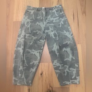 KanCan Camo Barrel Leg Jeans Size 15/31 High Rise Relaxed Fit